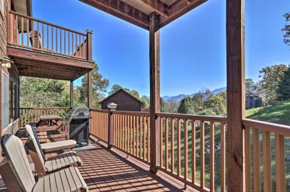 Deluxe Gatlinburg Retreat with Hot tub and mtn Views